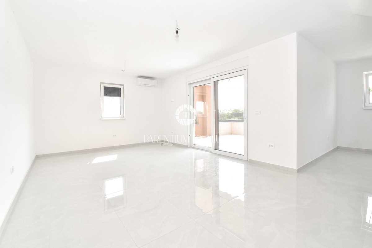 Lussuoso appartamento con terrazza sul tetto e jacuzzi con vista mare