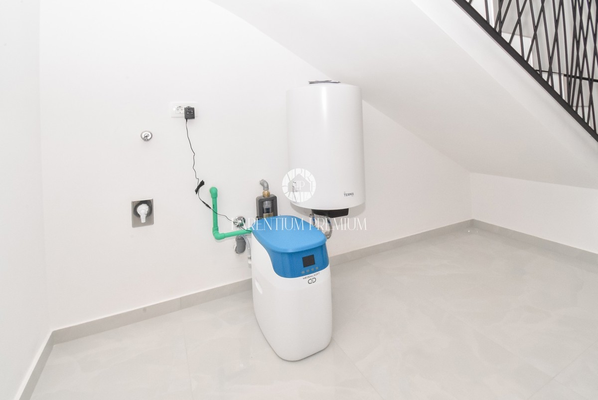Lussuoso appartamento con terrazza sul tetto e jacuzzi con vista mare