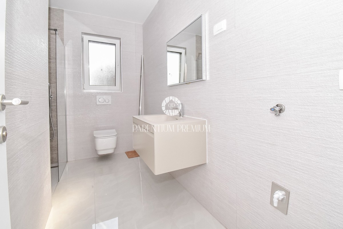 Lussuoso appartamento con terrazza sul tetto e jacuzzi con vista mare