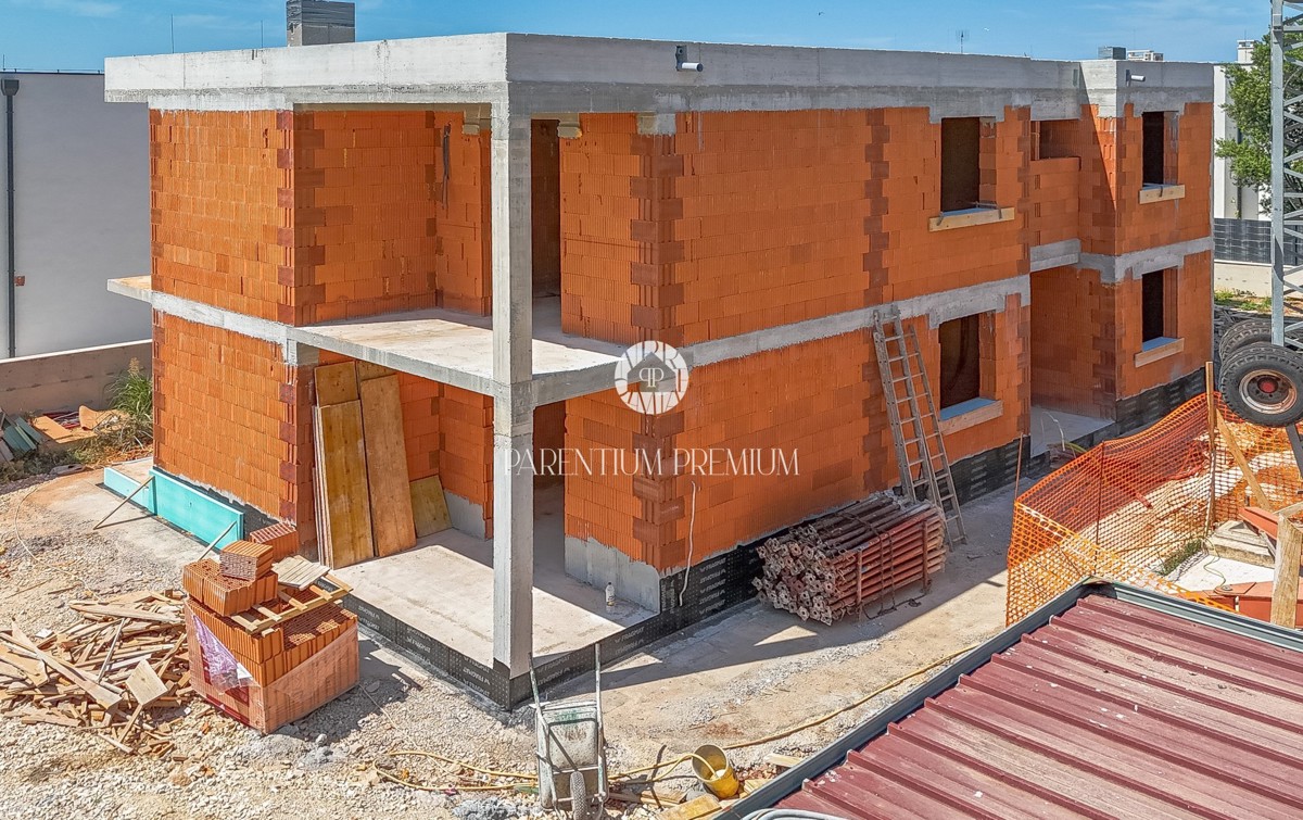 Appartamento al piano terra con giardino, a 1500 mt dal mare