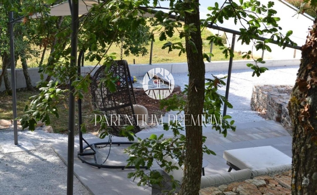 Bella casa su un ampio appezzamento di terreno