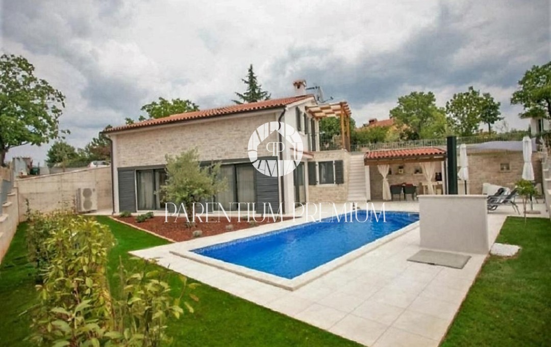 Bella casa su un ampio appezzamento di terreno