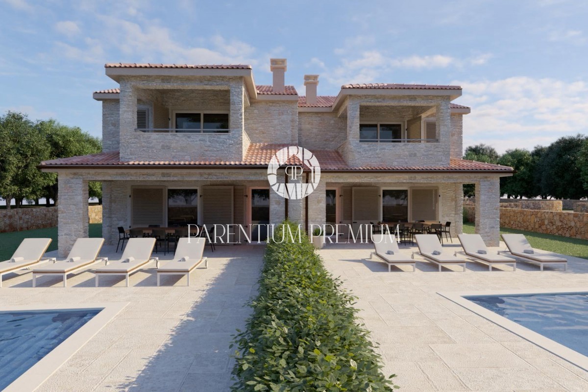 Casa bifamiliare con piscina e vista panoramica sul mare