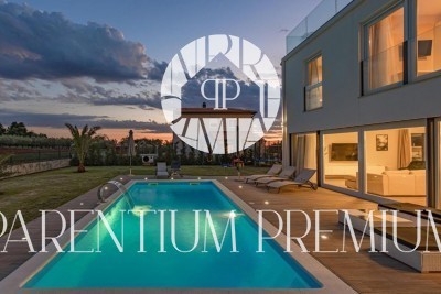 Villa moderna con piscina non lontano da Parenzo