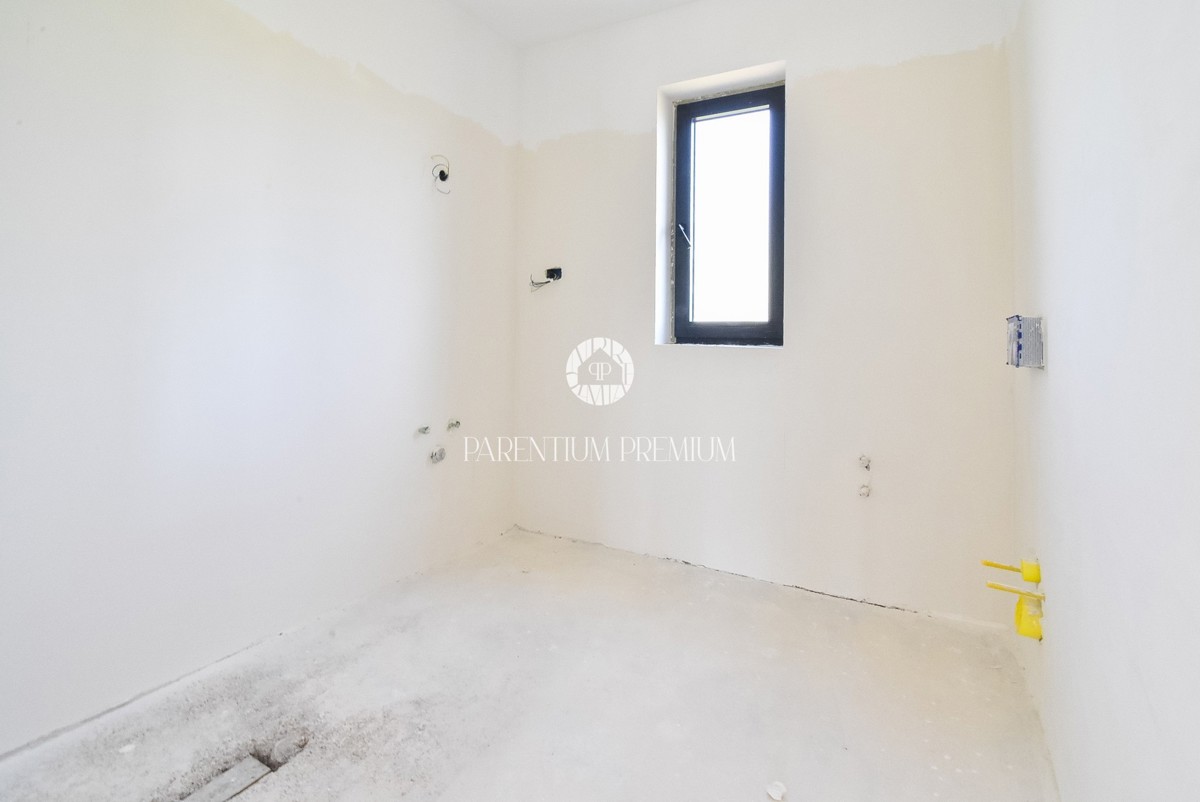 Casa moderna con piscina e finiture di alta qualità