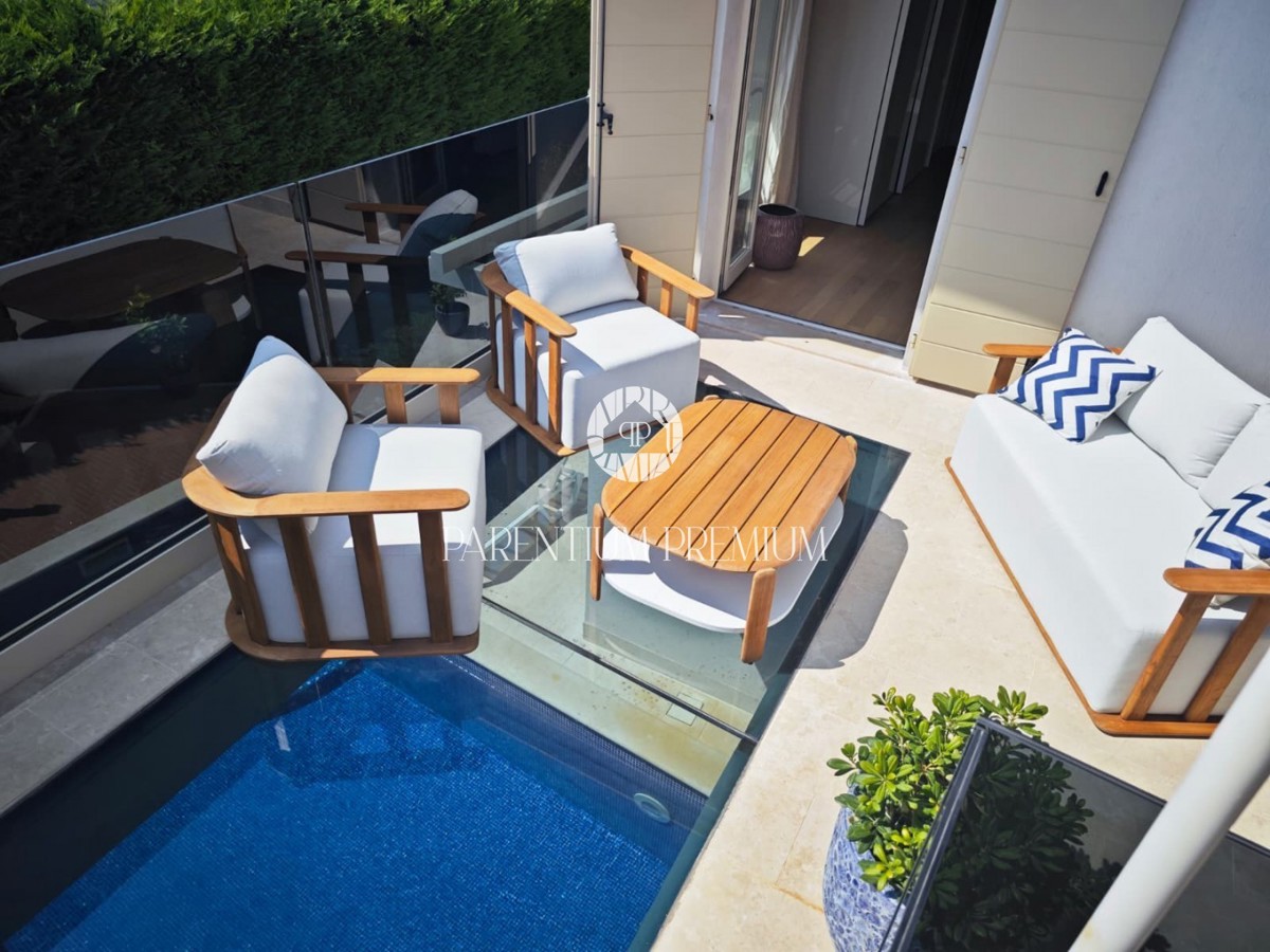 Villa di design con piscina e vista panoramica sul mare