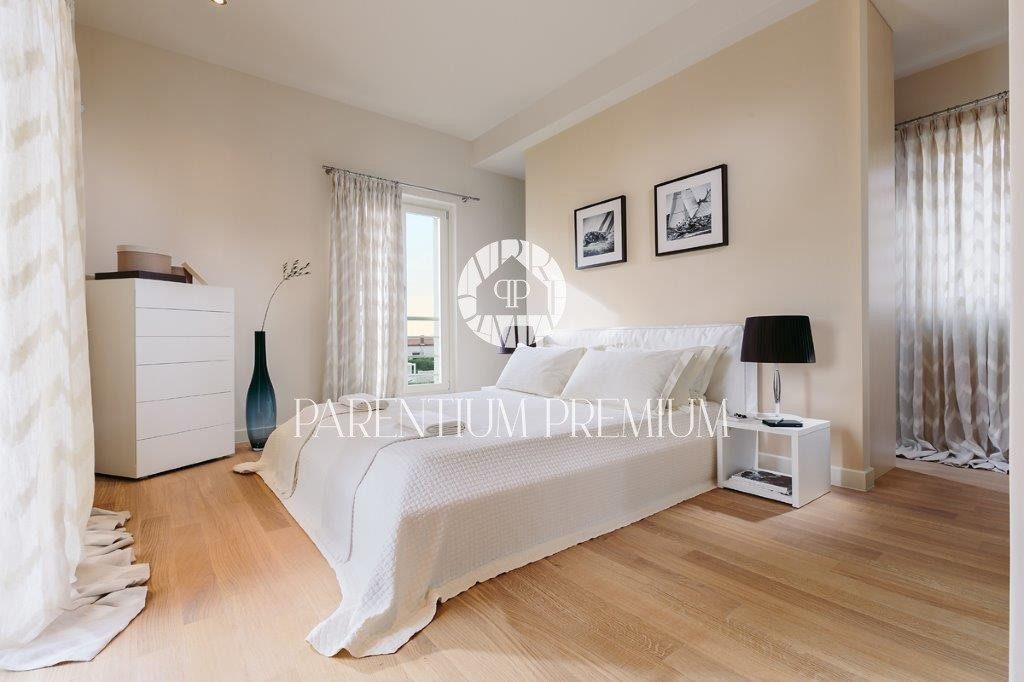 Villa di design con piscina e vista panoramica sul mare