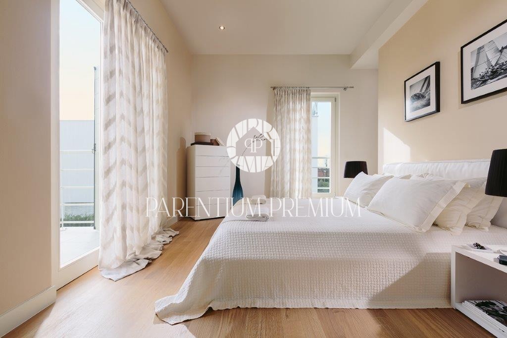 Villa di design con piscina e vista panoramica sul mare