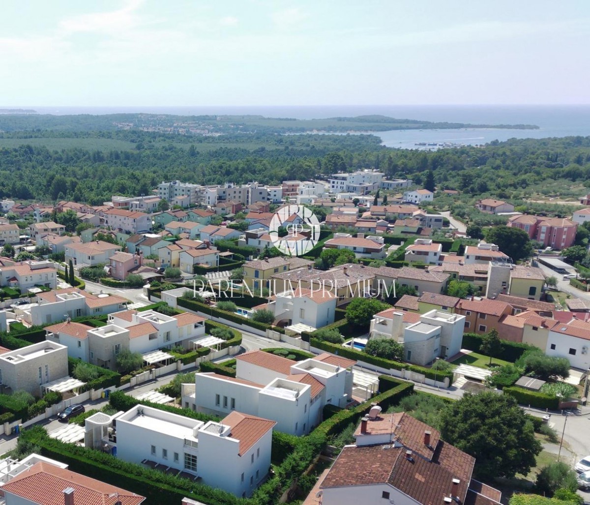 Villa di design con piscina e vista panoramica sul mare