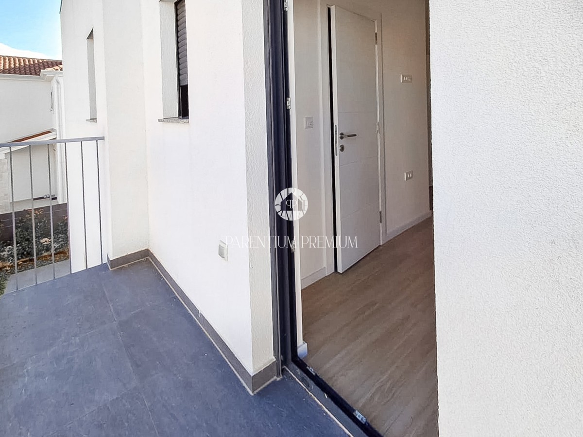 Spaziosa casa bifamiliare in una zona tranquilla vicino a Parenzo