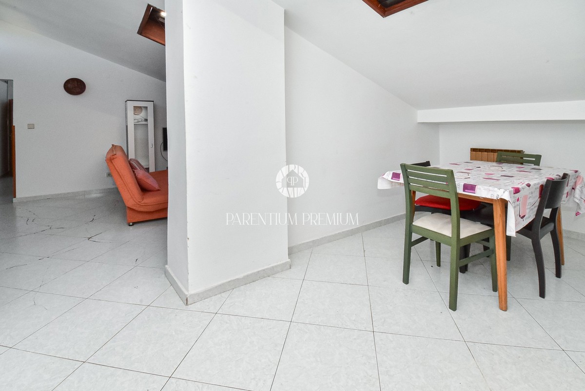 Funtana – Appartamento spazioso al secondo piano con tre camere da letto