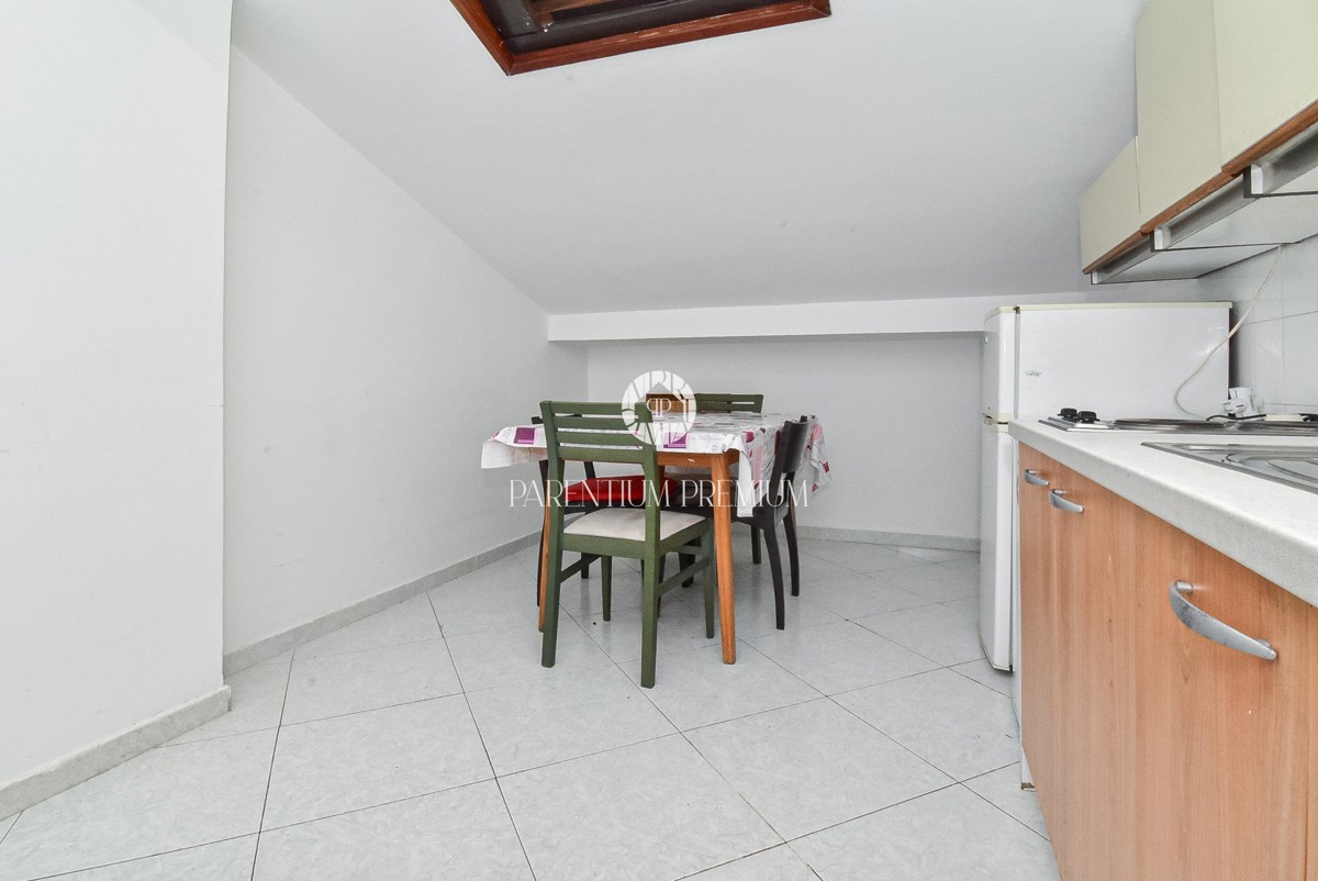 Funtana – Appartamento spazioso al secondo piano con tre camere da letto