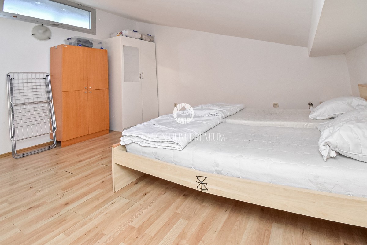 Funtana – Appartamento spazioso al secondo piano con tre camere da letto