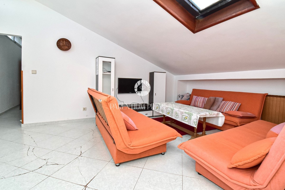 Funtana – Appartamento spazioso al secondo piano con tre camere da letto