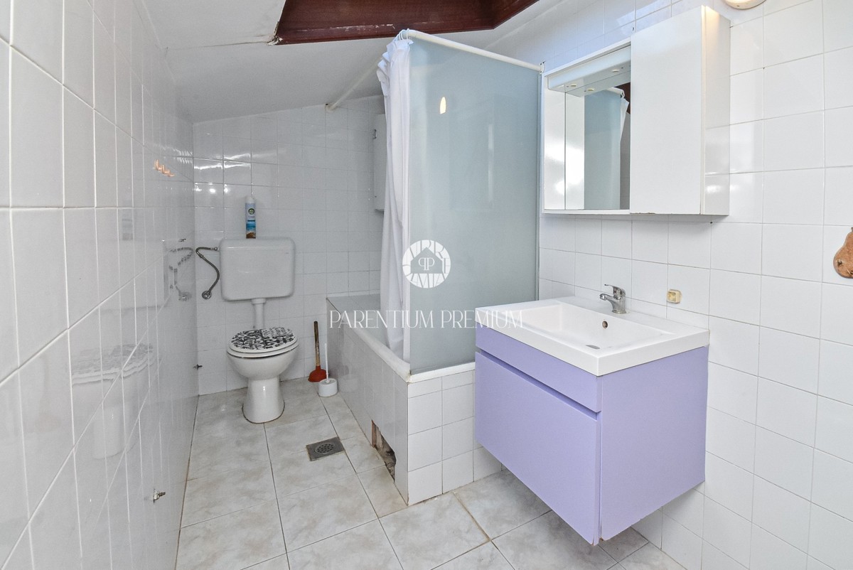 Funtana – Appartamento spazioso al secondo piano con tre camere da letto