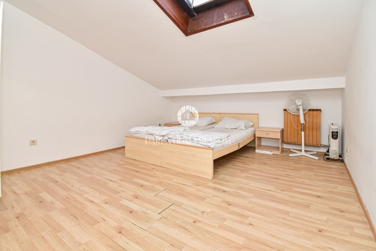 Funtana – Appartamento spazioso al secondo piano con tre camere da letto