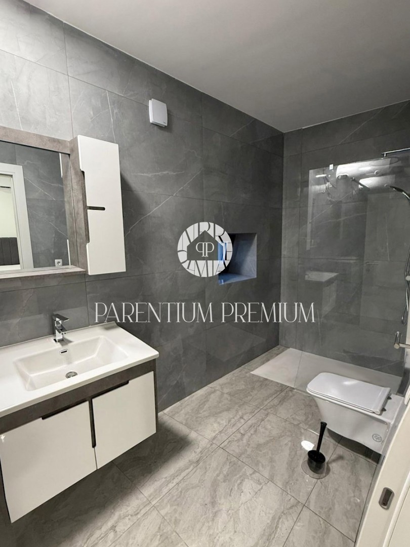 Affascinante casa in pietra a schiera con vista mare