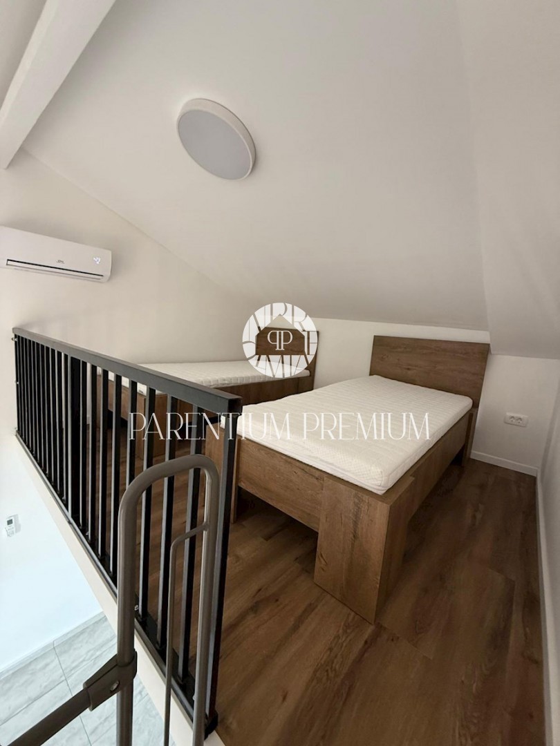 Affascinante casa in pietra a schiera con vista mare