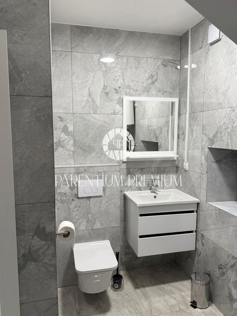 Affascinante casa in pietra a schiera con vista mare