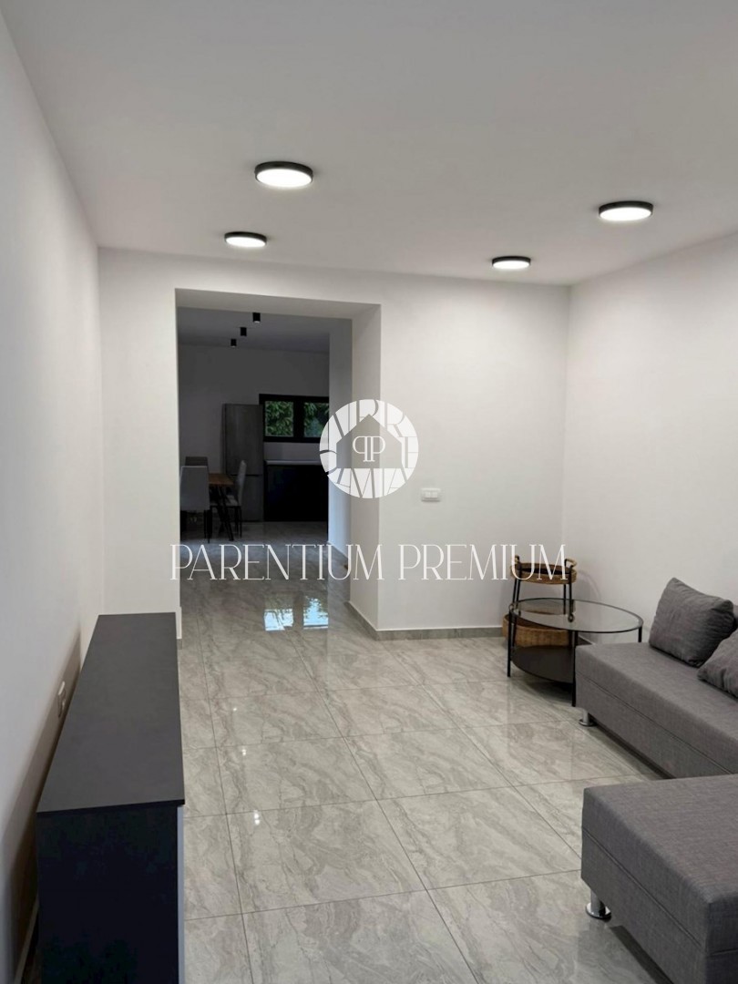 Affascinante casa in pietra a schiera con vista mare