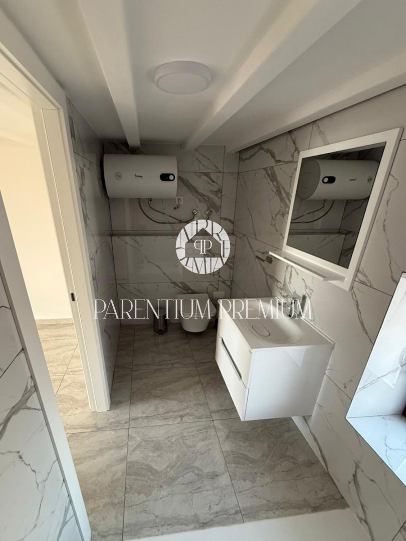 Affascinante casa in pietra a schiera con vista mare