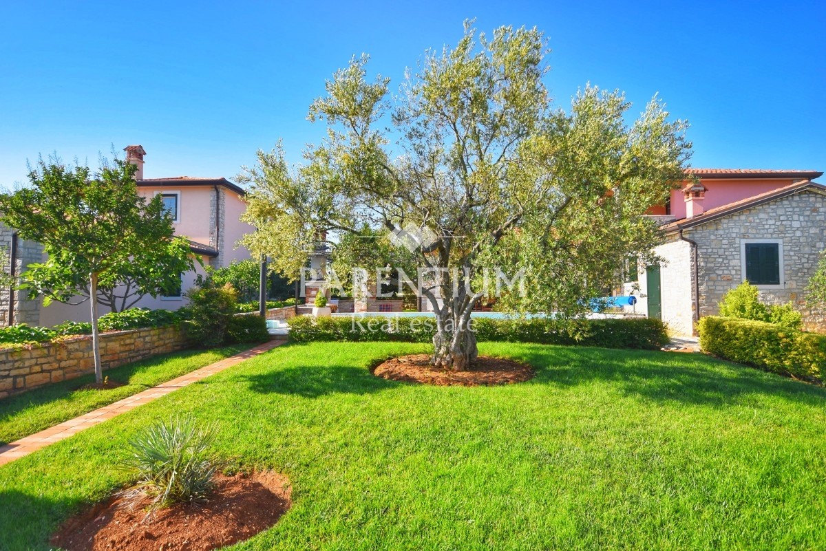 Istria, Parenzo - Villa indipendente in pietra con vista mare