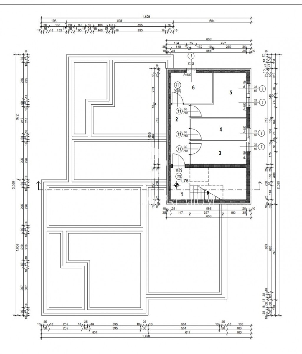 Moderno appartamento al piano terra con piscina e vista mare, completamente arredato