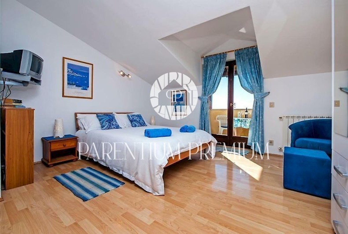 Immobile per investitori: Palazzina a Parenzo con 5 appartamenti con vista sul mare e sulla natura