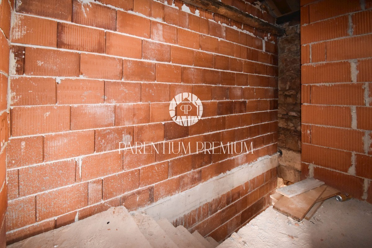 Casa in pietra ristrutturata con cortile nelle vicinanze di Parenzo