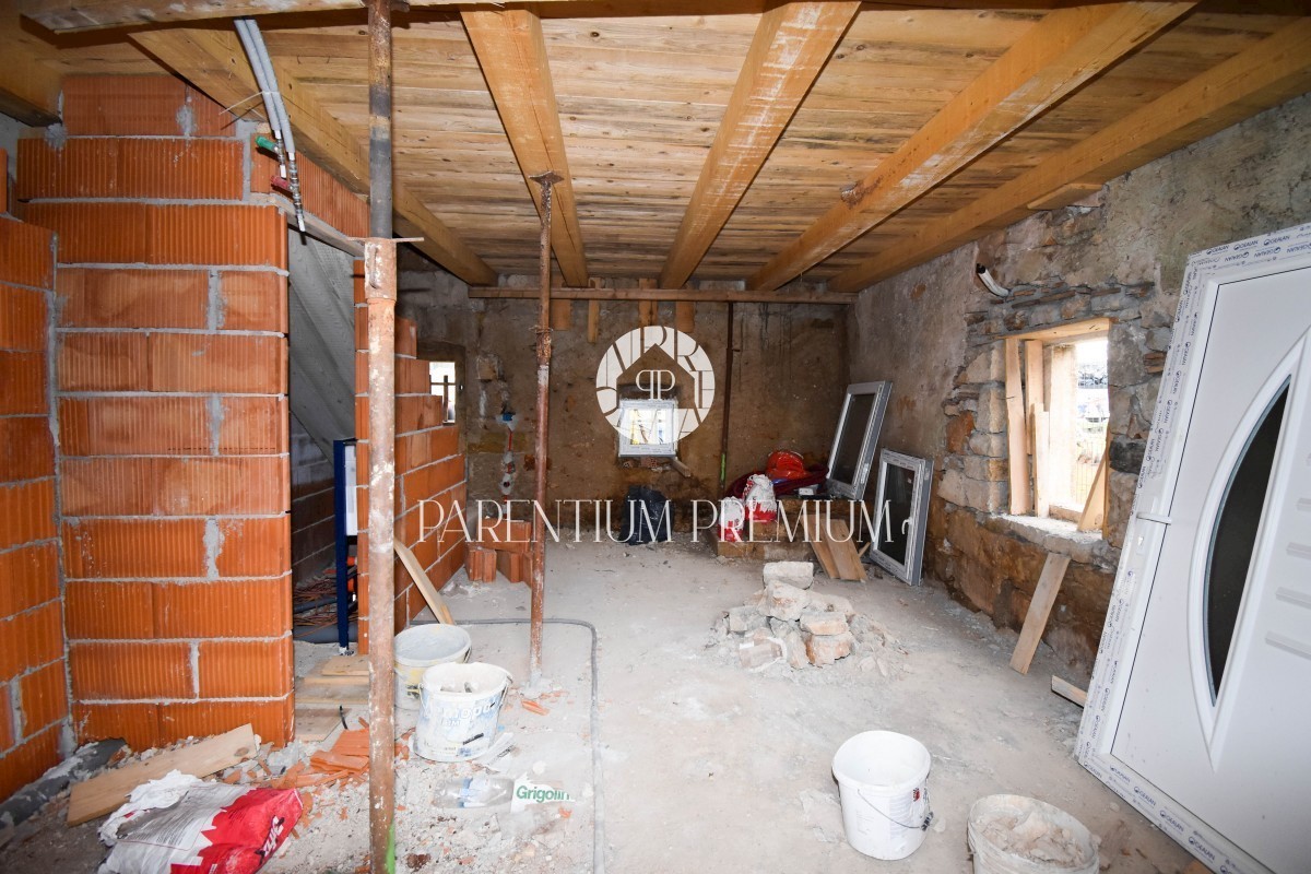 Casa in pietra ristrutturata con cortile nelle vicinanze di Parenzo