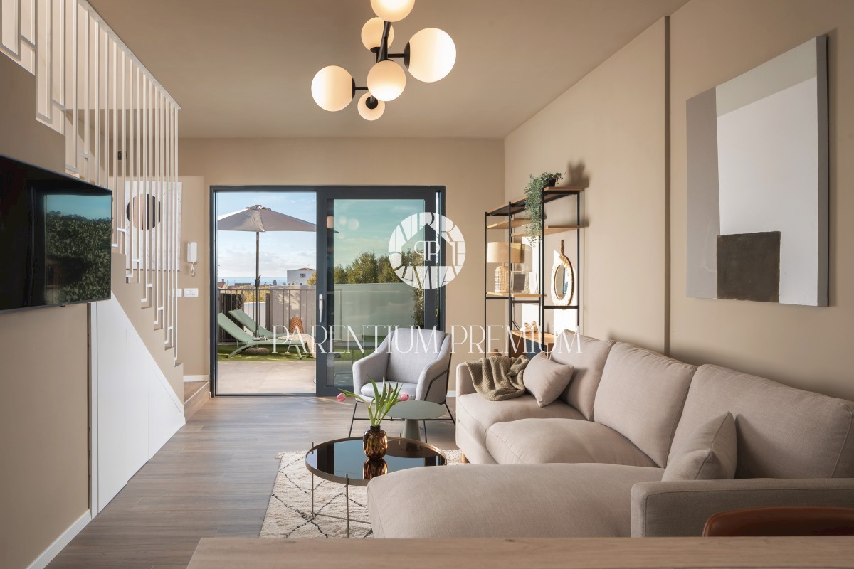 Casa moderna e attrezzata con cortile e vista mare, a 900 metri dalla spiaggia