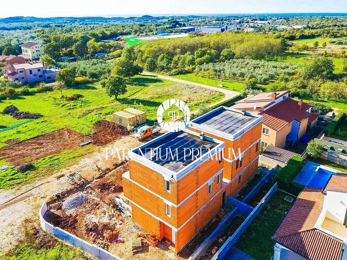 Casa moderna con 2 appartamenti e una piscina con una bellissima vista sul mare