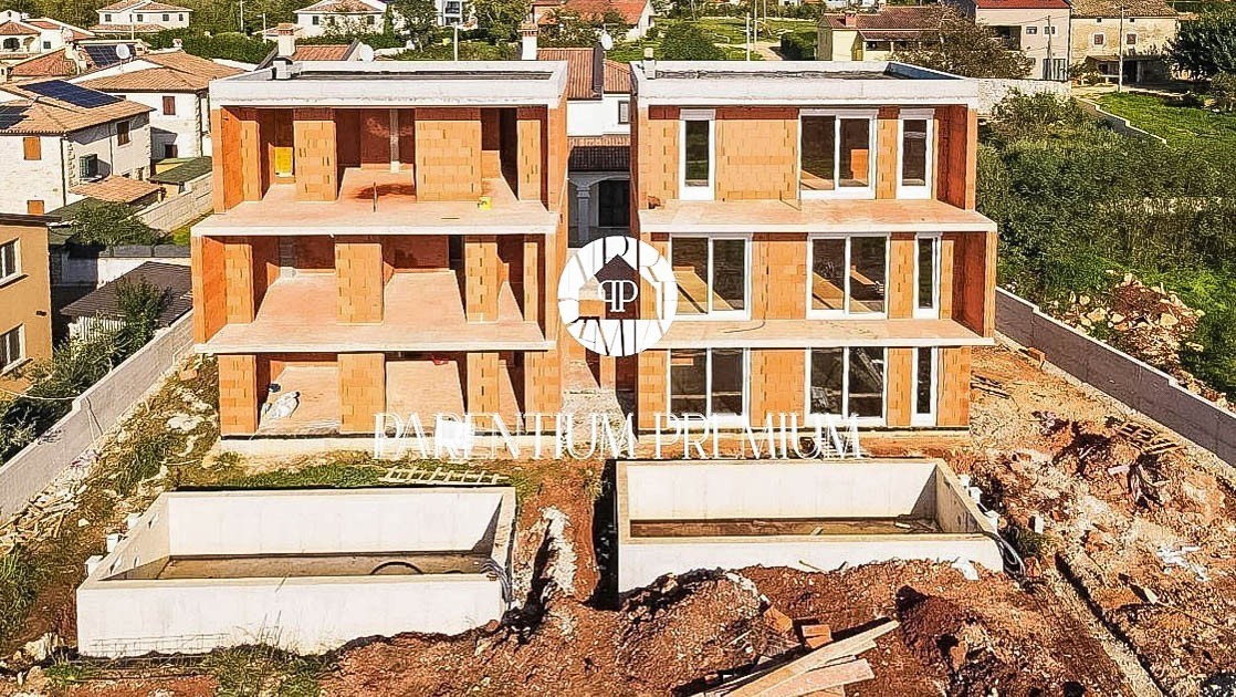Casa moderna con 2 appartamenti e una piscina con una bellissima vista sul mare