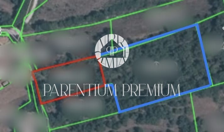 Ampio terreno edificabile in una posizione molto tranquilla a 12 km da Parenzo