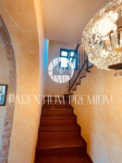 Opportunità!!! Casa in pietra con piscina e ampio giardino