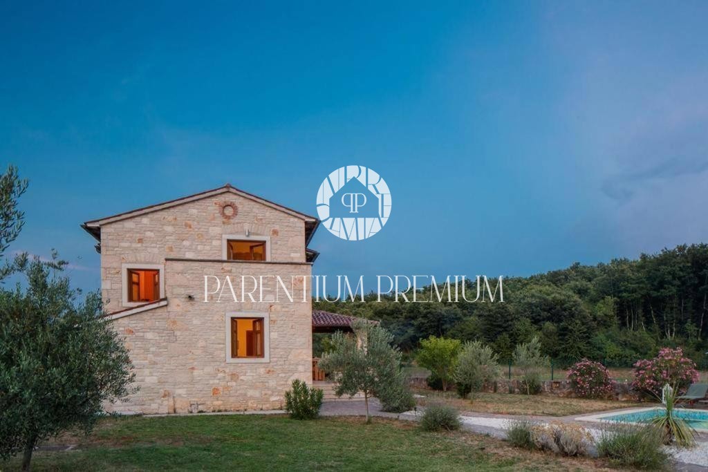 Opportunità!!! Casa in pietra con piscina e ampio giardino