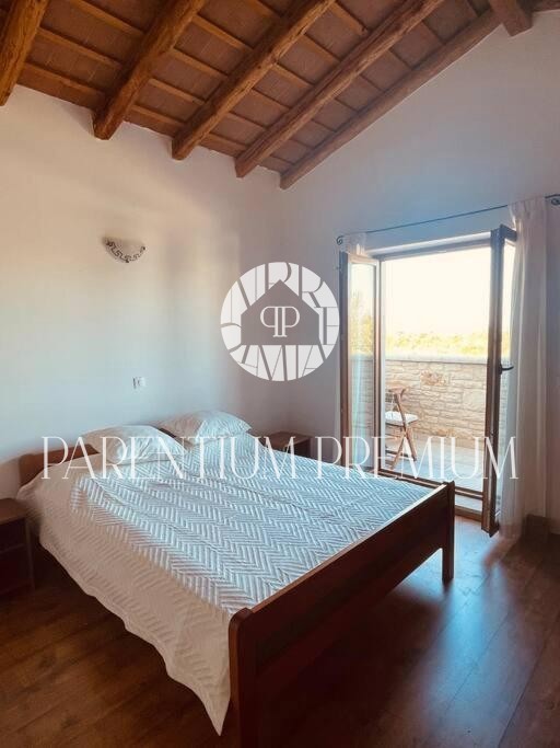 Opportunità!!! Casa in pietra con piscina e ampio giardino