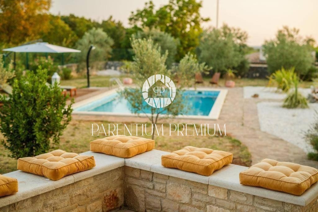 Opportunità!!! Casa in pietra con piscina e ampio giardino