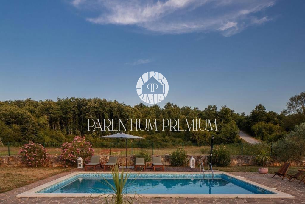 Opportunità!!! Casa in pietra con piscina e ampio giardino