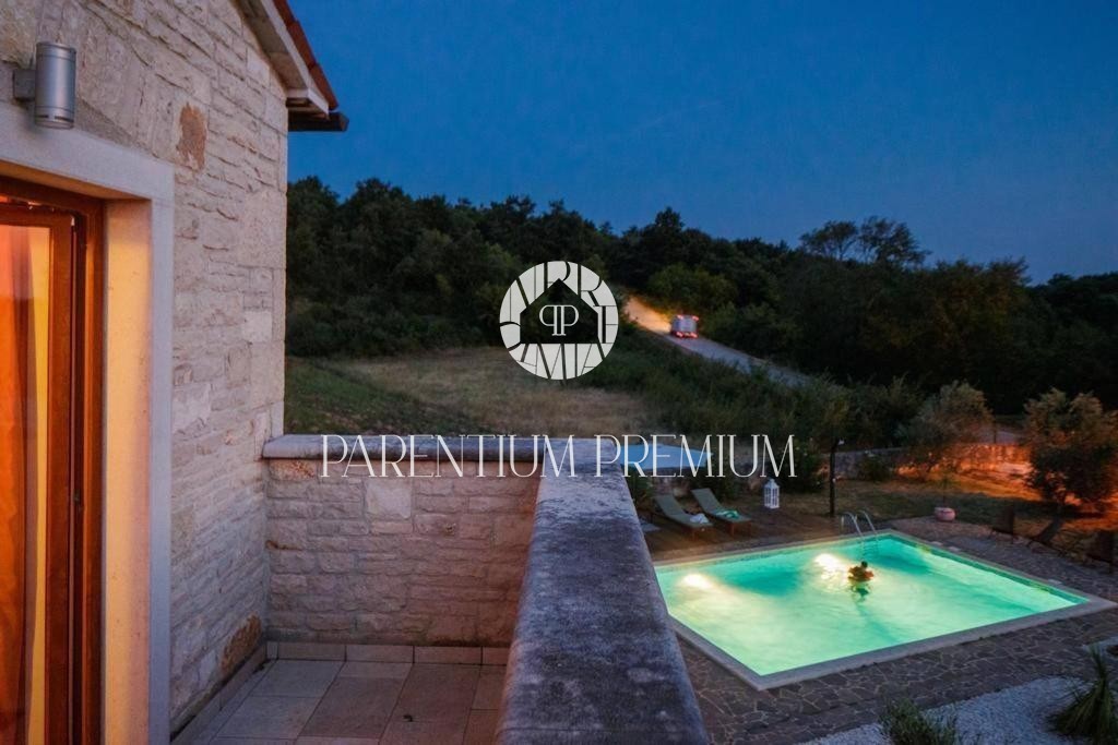 Opportunità!!! Casa in pietra con piscina e ampio giardino