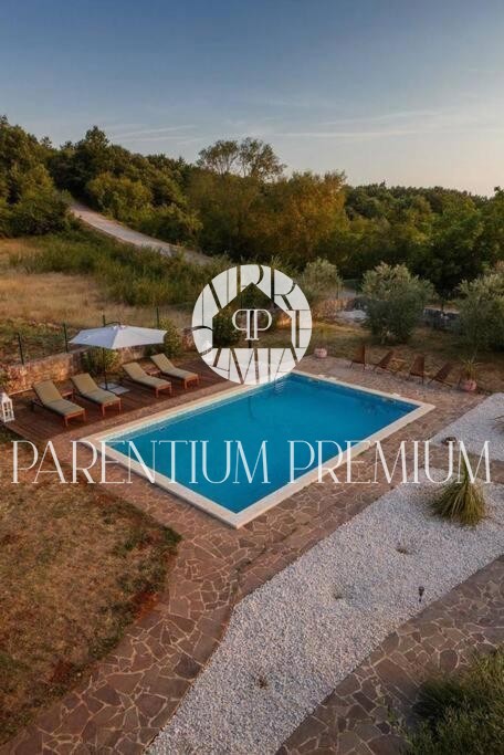 Opportunità!!! Casa in pietra con piscina e ampio giardino