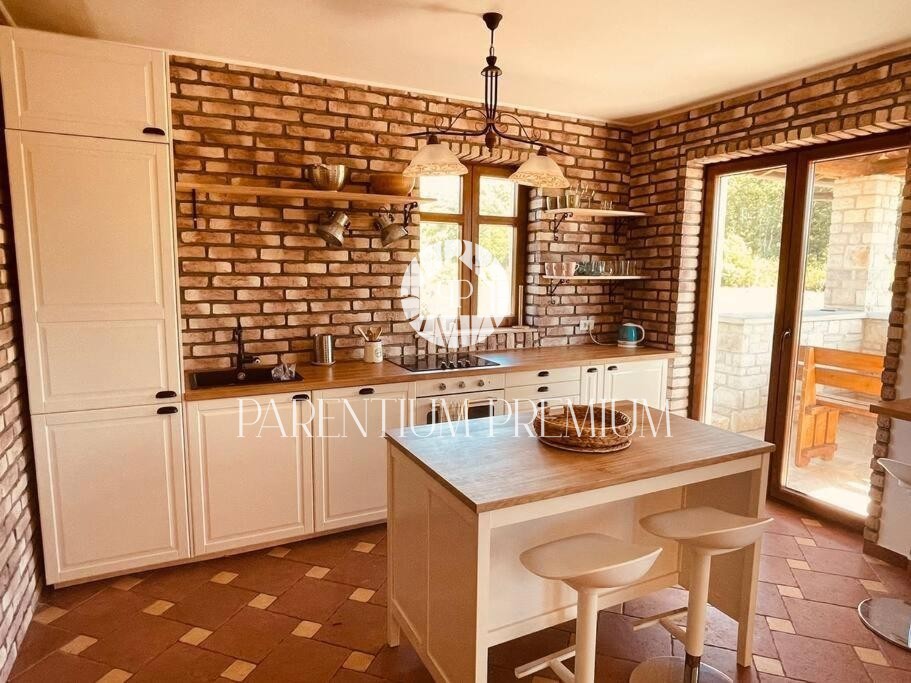 Opportunità!!! Casa in pietra con piscina e ampio giardino