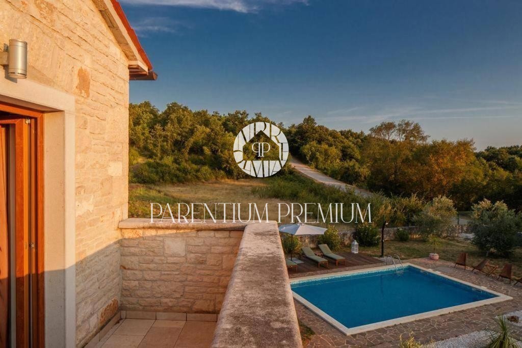 Opportunità!!! Casa in pietra con piscina e ampio giardino