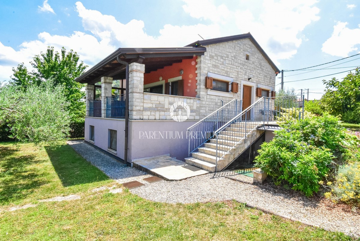 Casa indipendente con due appartamenti