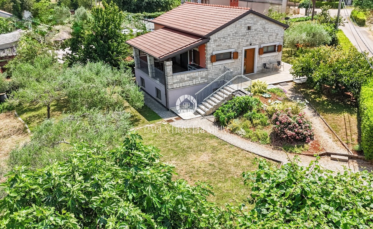 Casa indipendente con due appartamenti