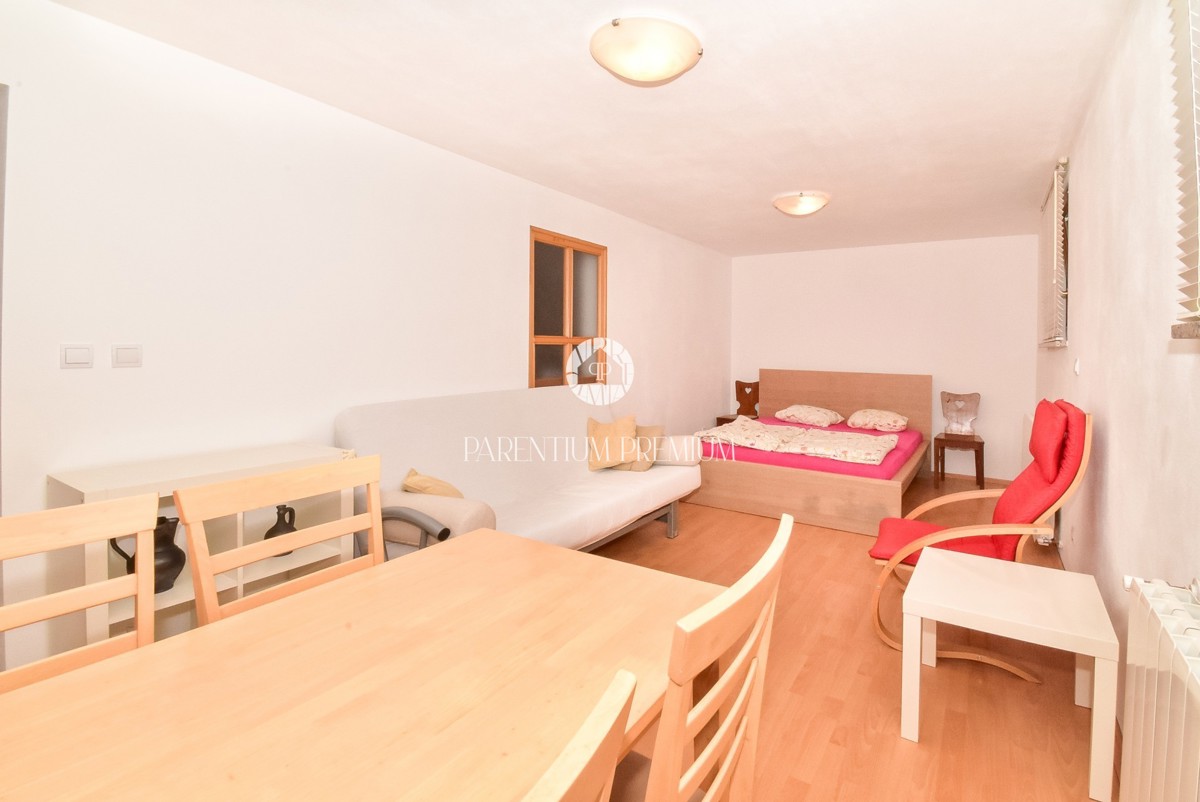 Casa indipendente con due appartamenti