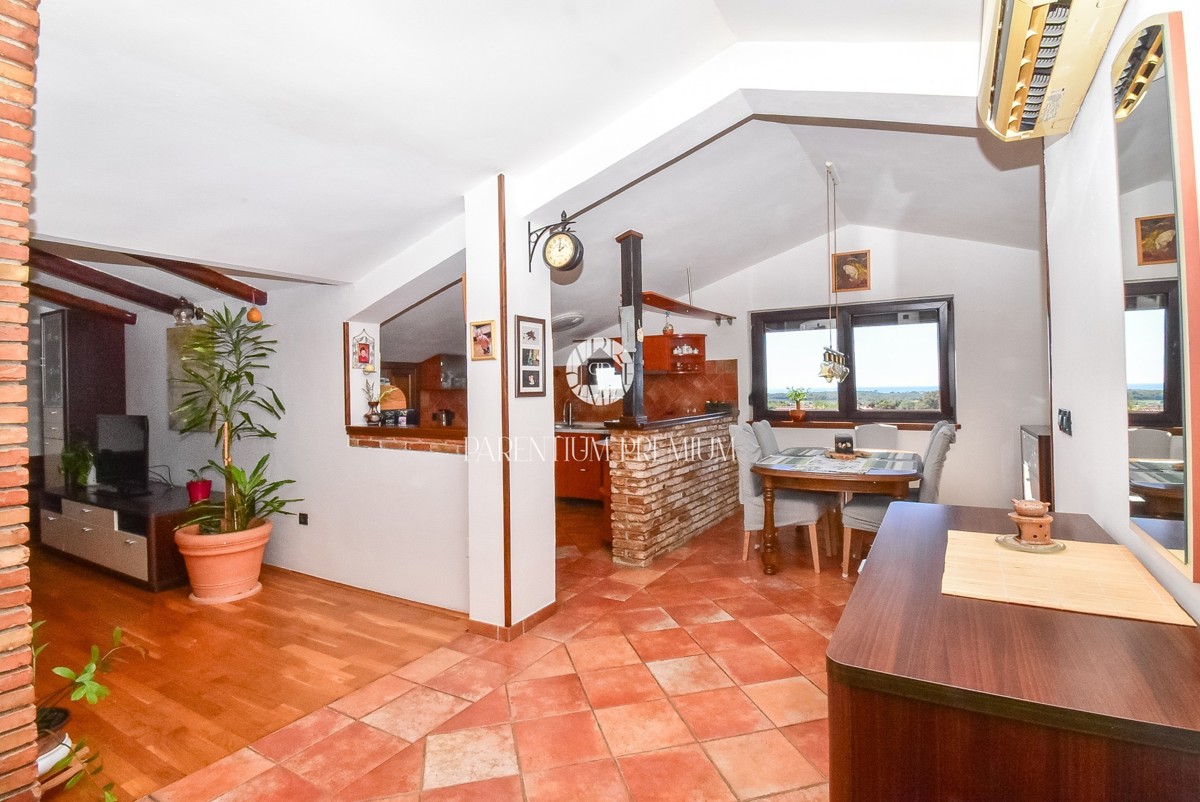 Appartamento spazioso con vista panoramica sul mare