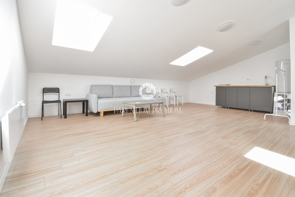 Ampia casa bifamiliare – posizione tranquilla vicino al centro di Parenzo