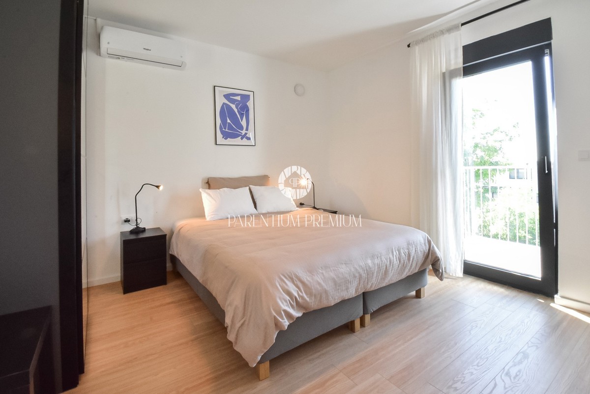 Ampia casa bifamiliare – posizione tranquilla vicino al centro di Parenzo