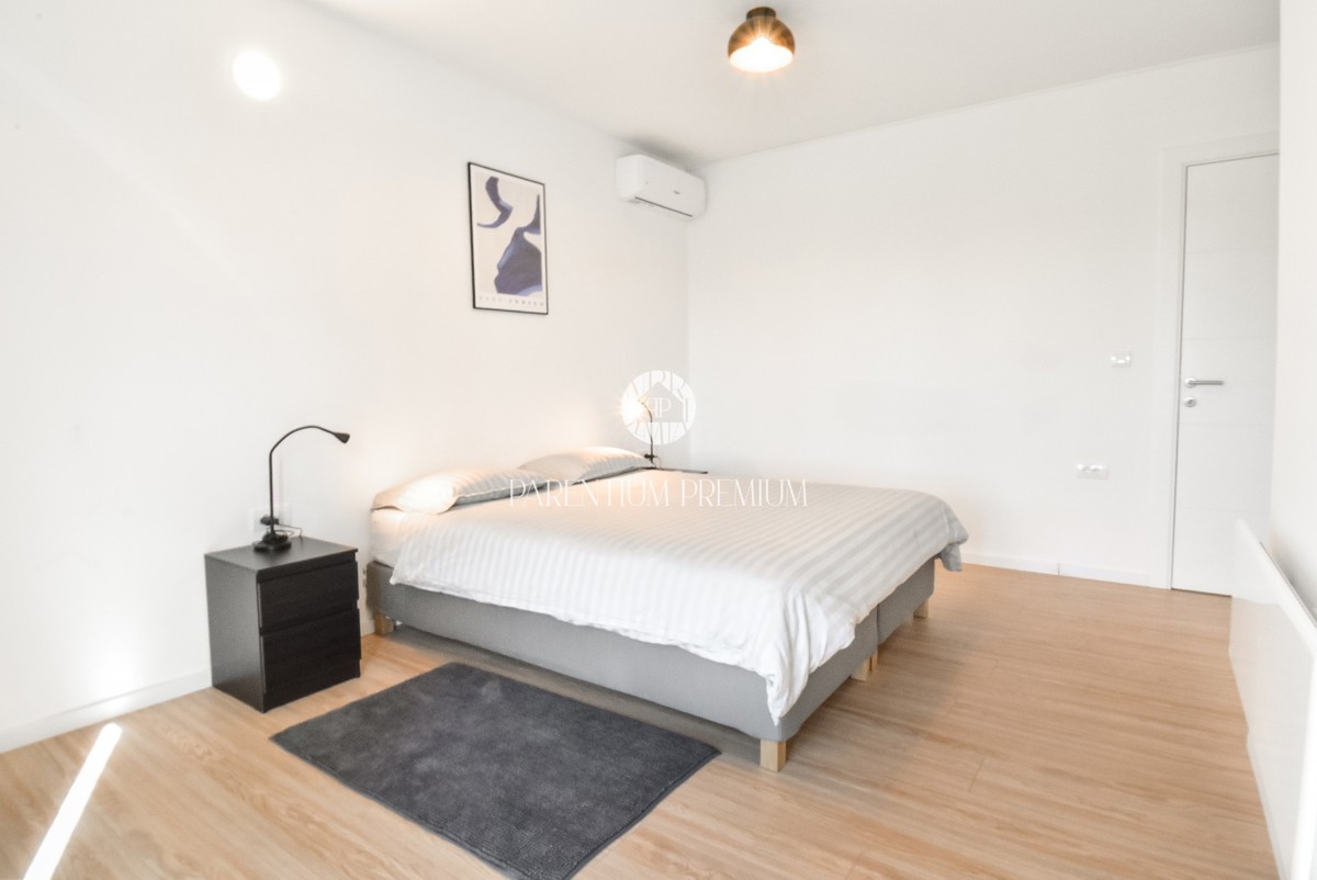 Ampia casa bifamiliare – posizione tranquilla vicino al centro di Parenzo